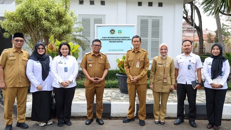 Gubernur Banten Andra Soni bersma jajaran Kepala Kantor Pelayanan Pemenuhan Gizi (KPPG) Wilayah Jakarta–Banten di Gedung Negara Provinsi Banten, Selasa (4/8/2026). - Biro Adpimpro Banten -