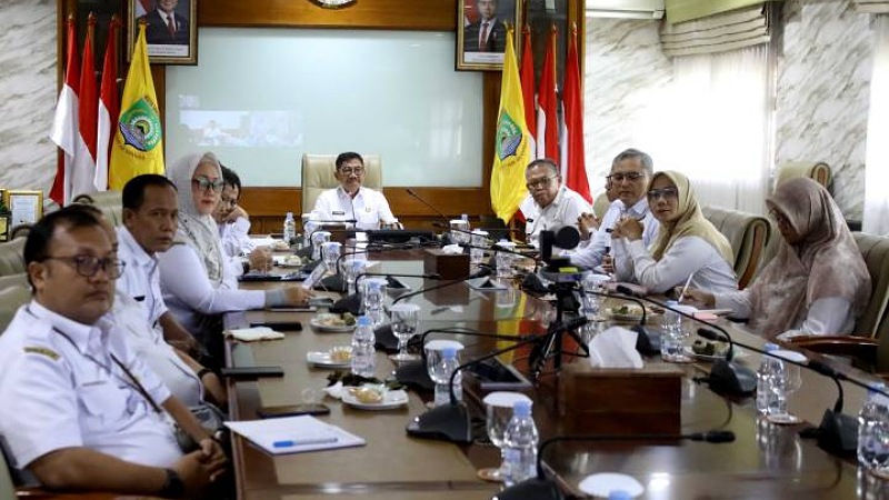 Wali Kota Tangerang Sachrudin saat mengikuti Forum Rembuk dan Bincang-bincang Otonomi Daerah Antar Kepala Daerah dan Kemendagri (Reboan) secara daring, Rabu (5/8/2026). - Prokopim Kota Tangerang -