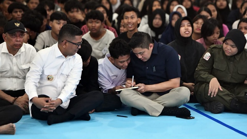 Sekab Teddy Temui Siswa Sekolah Rakyat di Tangerang, Pesan: Jangan Takut Bermimpi!