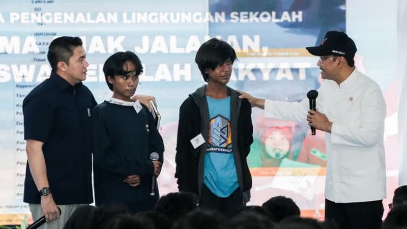 Mensosl Syaifullah Yusuf bersama Seskab Teddy Indra Wijaya meresmikan Sekolah Rakyat Rintisan di Politeknik Penerbangan Indonesia (PPI) Curug, Kabupaten Tangerang, Banten, Sabtu (8/8/2026). - Foto: Dok. Setkab RI -