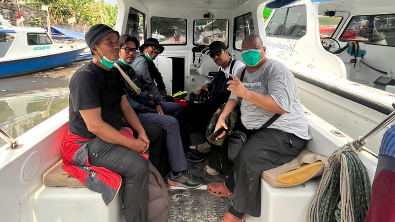 Speed boat yang dinaiki lima jurnalis yang hilang kontak saat meliput aktivitas erupsi Gunung Anak Krakatau. - Foto: Ist/RMN -