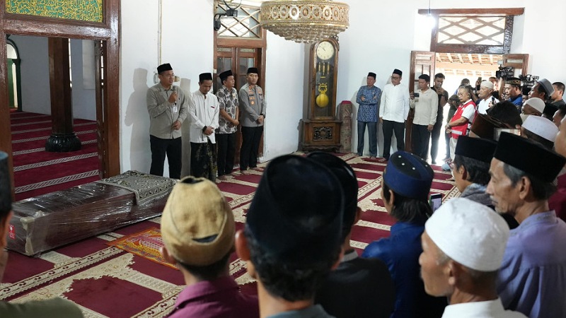 Pemprov Banten Dampingi Keluarga Surakman hingga Pemakaman di Carita