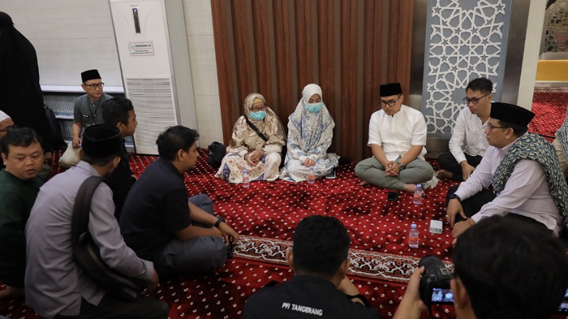 Wakil Wali Kota Tangsel hadir mendoakan 5 jurnalis dan 3 awak kapal yang hilang di Selat Sunda - Foto: Dok Pemkot Tangse -
