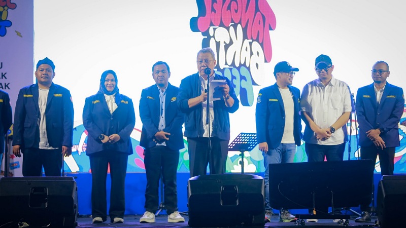 Wali Kota Tangsel Benyamin Davnie saat menghadiri puncak Bulan Bakti Karang Taruna Kota Tangerang Selatan di Alun-alun Pamulang, Minggu (27/9/2026) - Foto: Dok Pemkot Tangsel -