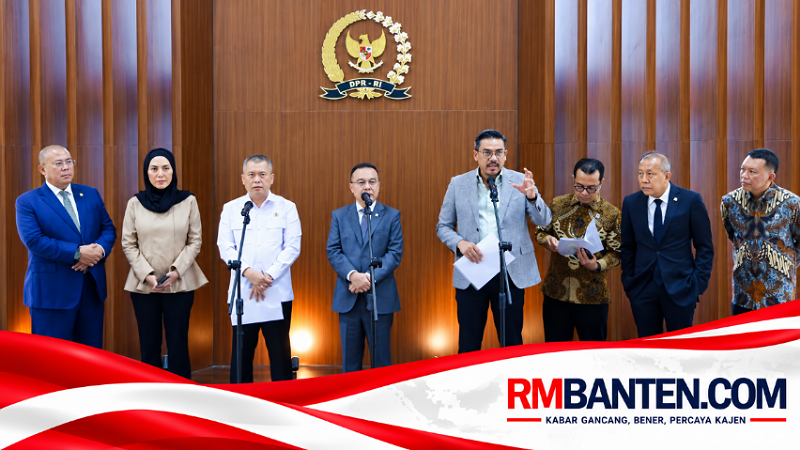 Menteri UMKM Maman Abdurahman memberikan keterangan pers pasca terbitnya Perpres Ojol - Humas KUMKM/RMB -