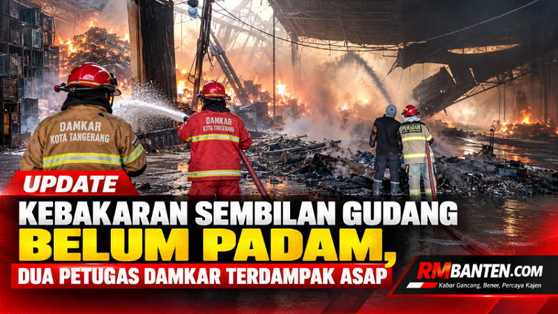 UPDATE: Kebakaran Sembilan Gudang Belum Padam, Dua Petugas Damkar Terdampak Asap