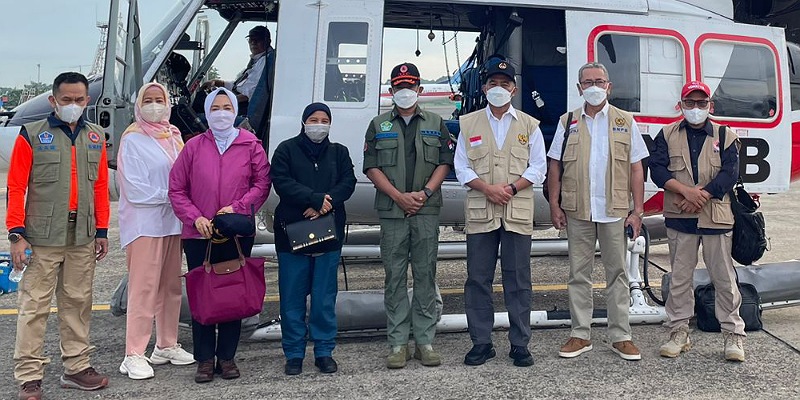 Menko PMK Muhadjir Effendy dan rombongan saat mengunjungi korban gempa di Cianjur/Ist