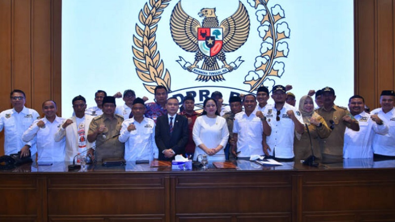 Ketua DPR RI Puan Maharani menerima perwakilan massa kepala desa (Kades). (Foto: Dok PPDI)