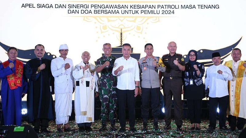 Apel siaga dan sinergi pengawasan kesiapan patroli masa tenang dan doa bersama untuk Pemilu 2024. (Foto: Repro)