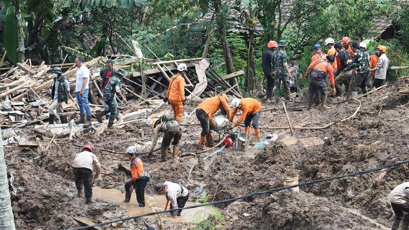 Bencana banjir yang melanda Jabar sebabkan kerusakan infratsruktur publik. (Foto: Humas Jabar)