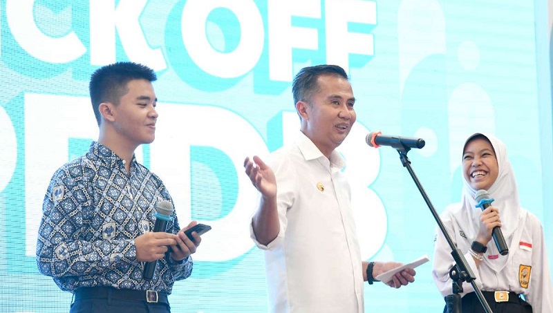 Pj Gubernur Jabar Bey Machmudin di acara Kick Off PPDB Jabar 2024 di Aula Barat Gedung Sate, Kota Bandung, Rabu (8/5). (Foto: Humas Jabar)