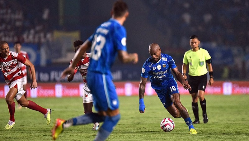 Penyerang Persib David da Silva saat membobol gawang Madura United. (Foto: Dok. persib.co.id)