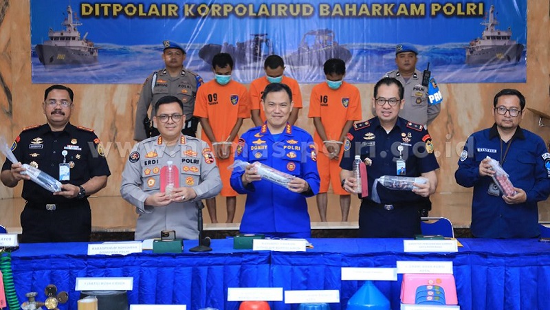 Rilis pemgungkapan penyelundupan benih lobster yang digagalkan Polairud dan KKP. (Foto: Dok. Humas Polri)