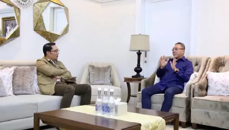 Mantan gubernur Jabar Ridwan Kamil dengan Ketum PAN Zulkifli Hasan dalam satu kesempatan. (Foto: Repro)