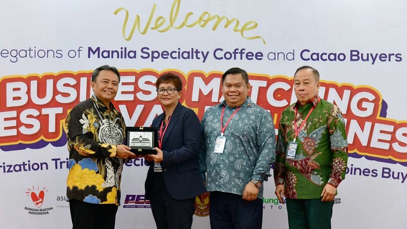 Pemprov Banten memfasilitasi pertemuan pelaku usaha kopi dan kakao Jabar dengan buyer dari Filipina. [Foto: Dok Humas Jabar]