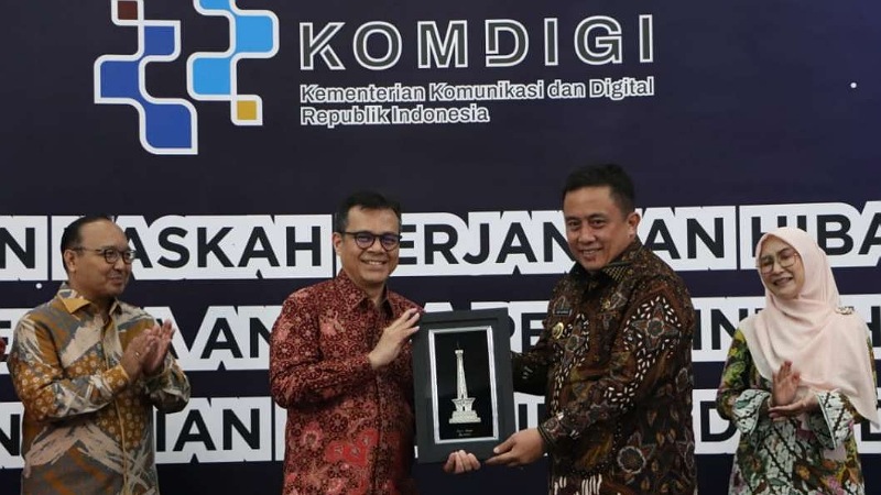 Pemdakab Bekasi gandeng Kementerian Komunikasi dan Digital (Kemkomdigi) RI buat percepat digitalisasi. [Foto: DokHumas Jabar]