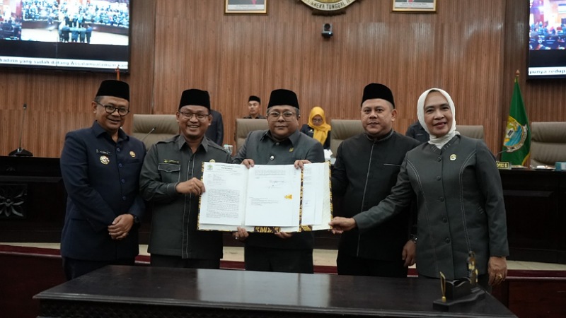 DPRD Kota Bekasi Sahkan Penetapan Wali Kota dan Wakil Wali Kota Terpilih 2025-2030. [Foto: Ist/RMJ]