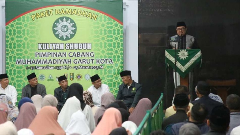 Bupati Garut, Abdusy Syakur Amin, secara resmi membuka Kegiatan Paket Ramadan 1446 Hijriah  yang digelar PCM Muhammadiyah Garut - Foto: Diskominfo Garut -