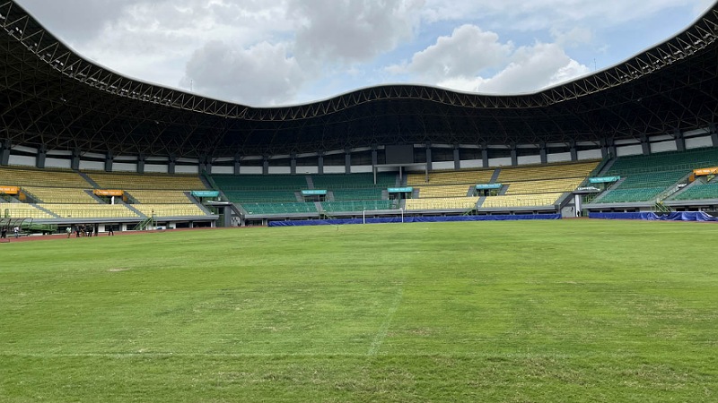 Rumput Stadion Patriot Candrabhaga, Bekasi. - Repro -