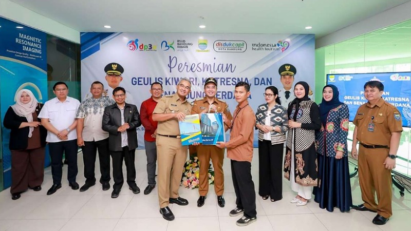 Wali Kota Bandung, Muhammad Farhan, meresmikan Geulis Kiwari di RSUD Bandung Kiwari, Selasa (4/3/2025). - Foto: Dok Diskominfo Kota Bandung -