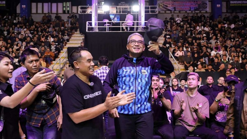 Bandung Panggung Petarung Masa Depan, One Pride MMA 87 Guncang GOR C-Tra Arena! Wali Kota Bandung saat menghadiri One Pride MMA 87: Fight For The Future. - Foto: Diskominfo Kota Bandung -