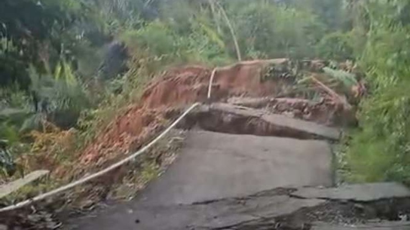 Ratusan Orang Mengungsi Karena Pergerakan Tanah di Purwakarta! Foto: Humas Jabar