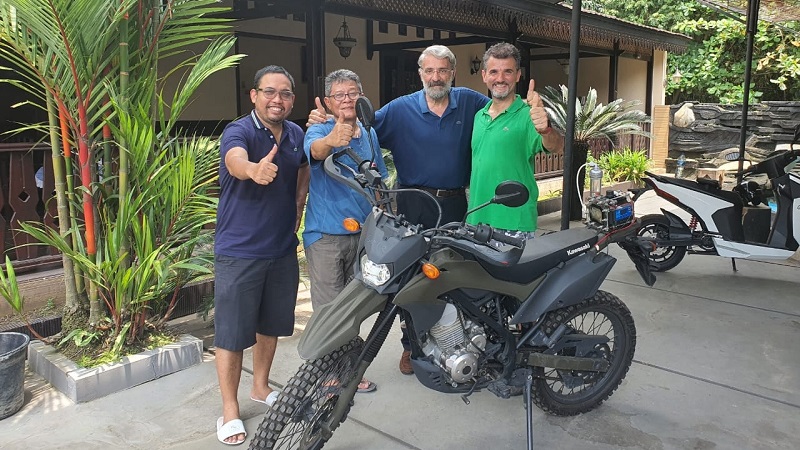 ryanto Misel penemu Nikuba Hidrogen menerima kunjungan delegasi perusahaan otomotif dari Italia di Cirebon.(Foto: Facebook/Aryanto Misel)