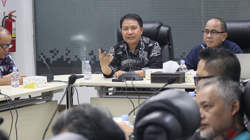 Dirjen PHU Kemenag Hilman Latief membahas potensi ekonomi haji dan umrah dengan jajaran Kemenkeui di Jakarta. (Foto: Kemenag)