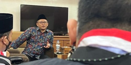 Stafsus Menang, Wibowo Prasetyo saat memberikan pembekalan kepada jurnalis petugas haji/Dok. Kemenag