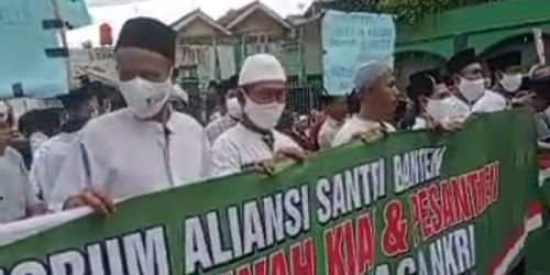 Demo santri di Kantor DPW PPP Banten minta Ketum PPP Suharso Monoarfa dipidanakan karena pernyataan "Amplop Kiyai"/Repro