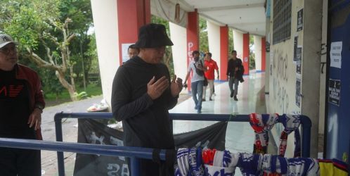 Ketua Umum PSSI, Mochamad Iriawan berdoa untuk korban meninggal di Stadion Kanjuruhan Malang/Dok. PSSI