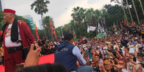 Gubernur DKI Jakarta, Anies Baswedan saat menyapa masyarakat yang datang di Balai Kota DKI Jakarta/Disway