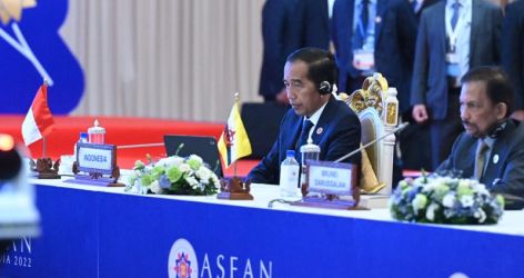 Presiden Jokowi saat mengikuti KTT Ke-19 ASEAN-India di Hotel Sokha, Phnom Pen. (Foto: BPMI Setpres/Kris)