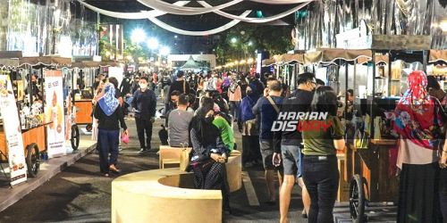 Suasana acara Java Coffee Culture di Jalan Tunjungan, Surabaya, 27 November 2022.-Julian Romadhon-Harian Disway-