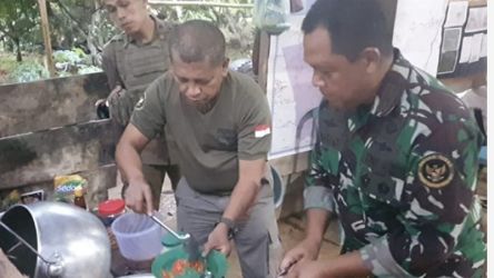 Momen ketika Farid Makruf dan Kapolda Sulteng saat itu Irjen Abdul Rakhman Baso terlibat dalam operasi terorisme di Sulteng.--