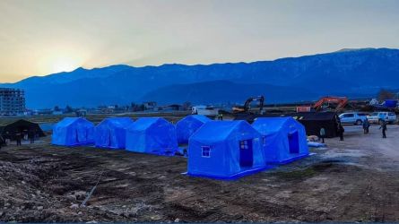 Tim Emergency Medical Team (EMT) dalam koordinasi Muhammadiyah Disaster Management Center (MDMC) mendirikan rumah sakit lapangan setiba di Turki/Repro