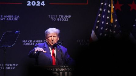 ORASI Donald Trump di depan pendukungnya di Adler Theater, 13 Maret 2023, Davenport, Iowa.-SCOTT OLSON-GETTY IMAGES VIA AFP-