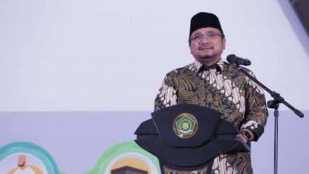 Menag Yaqut Cholil Qoumas saat membuka Bimbingan Teknis Terintegrasi PPIH Arab Saudi Tahun 2023 di Asrama Haji Pondok Gede, Jakarta, Rabu (12/4). (Dok. Kemenag)