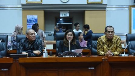 Ketua Komisi I DPR RI Meutya Hafid menyampaikan lima calon Dewas TVRI terpilih. (Foto: Dok. DPR)