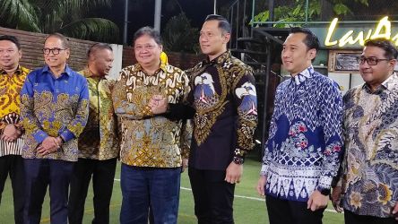 Ketua Umum Partai Demokrat, AHY dan Ketua Umum Partai Golkar, Airlangga Hartarto tak ingin ada perubahan sistem pada Pemilu 2024 mendatang. (Foto: Disway)