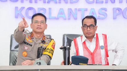 Kakorlantas Polri Irjen Pol Firman Shantyabudi dan enteri Perhubungan (Menhub) Budi Karya Sumadi. (Foto: NTMC Polri)