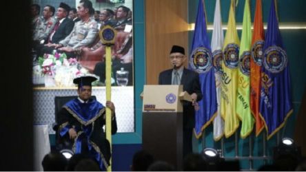 Ketua Umum PP Muhammadiyah Prof. Dr. Haedar Nashir memberikan sambutan atas raihan Irjen Polisi Dadang Hartanto menyandang  guru besar (profesor) bidang Ilmu Administrasi Publikdari Universitas Muhammadiyah Sumatera Utara (UMSU).