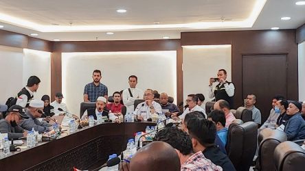 Rapat pelayanan konsumsi bagi jemaah haji, di Kantor Daker Makkah, Senin (29/5). (Foto: Dok Kemenag)