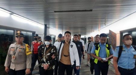 Dittipidsiber Bareskrim Polri menangkap peneliti BRIN Andi Pangerang Hasanuddin. (Foto: Repro)