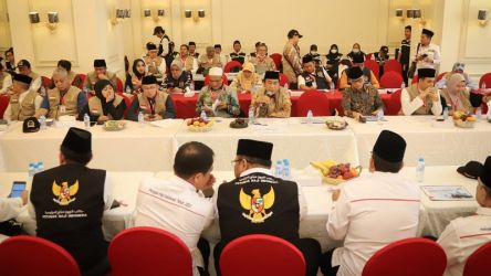 Rapat kerja bersama Tim Pengawas Haji DPR dengan  Kementerian Agama (Kemenag) di Kota Makkah, Arab Saudi, Minggu (25/6). (Foto: Dok Kemenag)