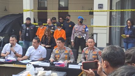 Rilis pengungkapan pabrik ekstasi jaringan Internasional di wilayah Kabupaten Tangerang Banten dan Kota Semarang Jawa Tengah. (Foto: Dok Humas Polri)