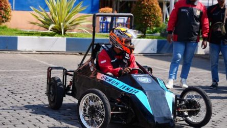 Prototype mobil listrik karya mahasiswa Unmuh Jember yang diberi nama Bharata. Pengembangan selanjutnya mobil angkut. (Foto: Dok muhammadiyah.or.id)