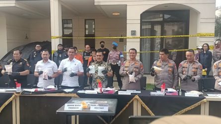 Rilis penggerebekan pabrik ekstasi di Tangerang.