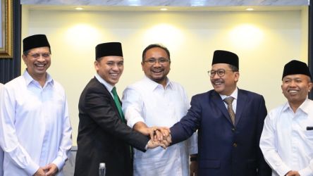 Menag Yaqut Cholil Qoumas saat Sertijab Wakil Menteri Agama dari Zainut Tauhid Sa';adi kepada Saiful Rahmat Dasuki. (Foto: Dok Kemenag)