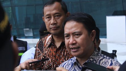 Dirjen PHU Hilman Latief saat menyambut kepulangan Petugas MCH. (Foto: Dok Kemenag)